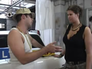 歐洲胖女參觀車庫深喉口交